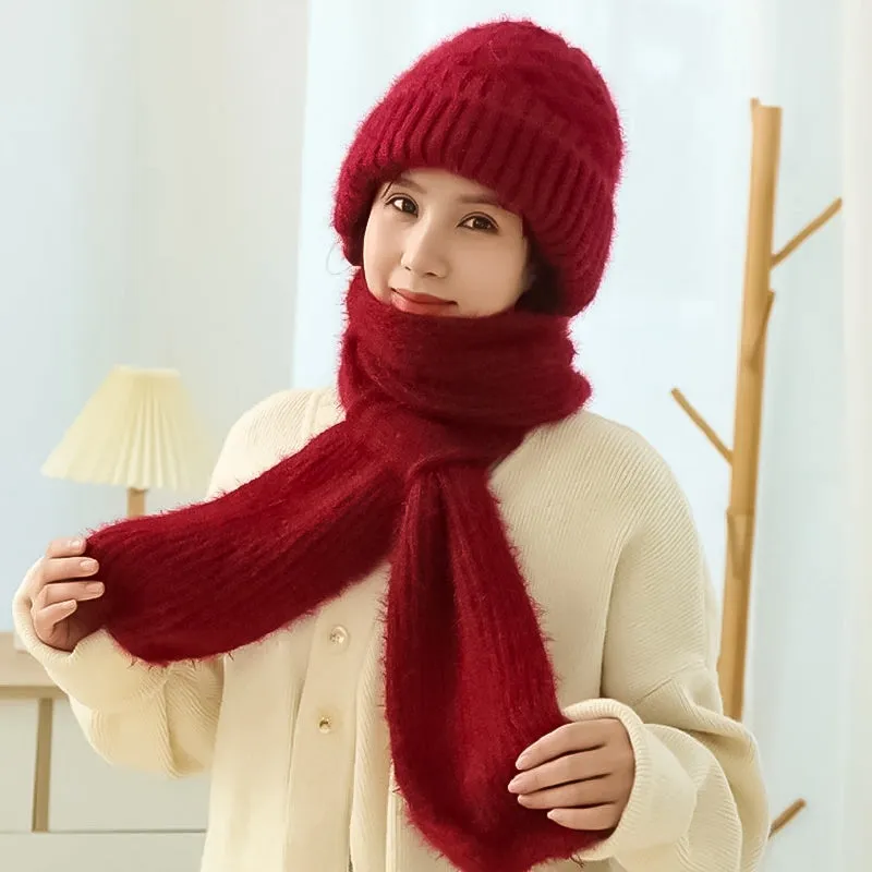 Mia | Comfortable Knitted Hat and Scarf